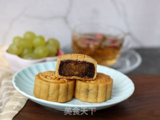 广式红豆沙蛋黄月饼的做法步骤:35
