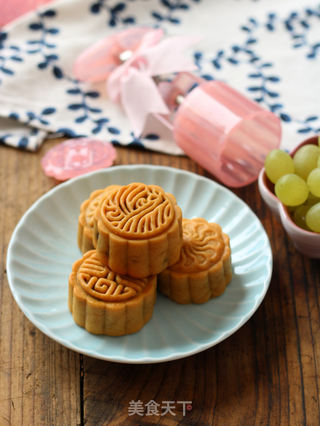 广式红豆沙蛋黄月饼的做法步骤:34