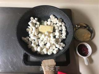 三步打造美味蔓越莓牛轧糖饼干的做法步骤:2