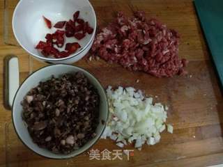香菇牛肉酱的做法步骤：1