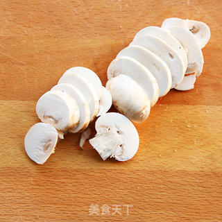 下火好鲜味——菌菇花蛤汤的做法步骤:4