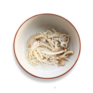 下火好鲜味——菌菇花蛤汤的做法步骤:8