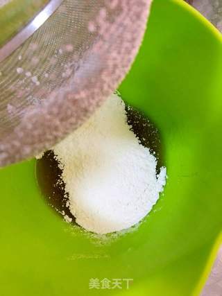 广式莲蓉蛋黄月饼的做法步骤:2