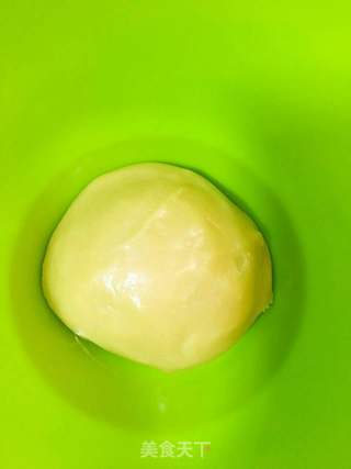 广式莲蓉蛋黄月饼的做法步骤:3