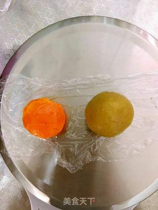 广式莲蓉蛋黄月饼的做法步骤:5