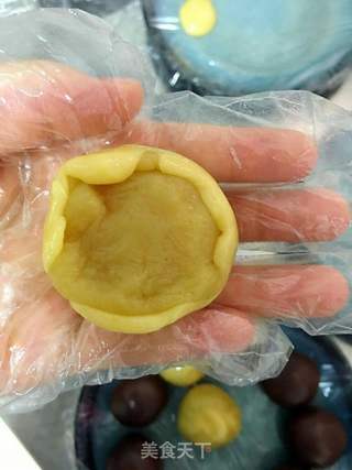 广式莲蓉蛋黄月饼的做法步骤:9
