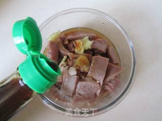 花生洋葱拌腰花的做法步骤:3