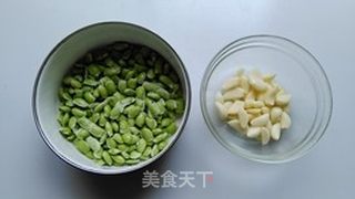 童子鸡烧毛豆的做法步骤:2