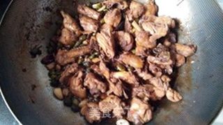童子鸡烧毛豆的做法步骤:9