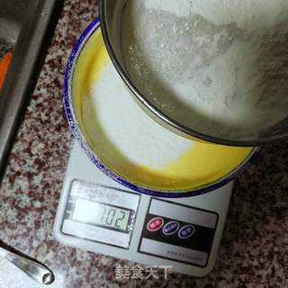 甜甜圈的做法步骤：1
