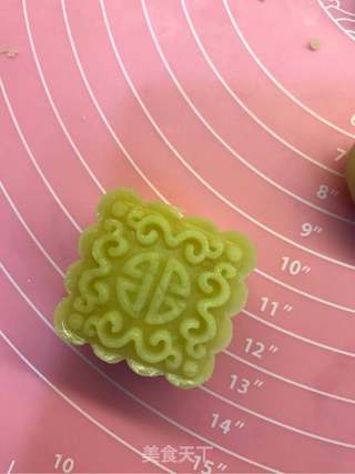 广式月饼的做法步骤:12
