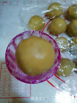 广式月饼(75克)的做法步骤:11