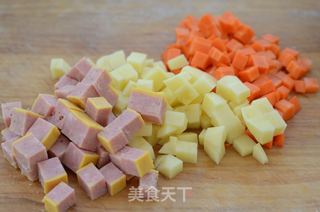 火腿咖喱焖饭的做法步骤:2