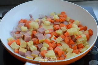 火腿咖喱焖饭的做法步骤:4