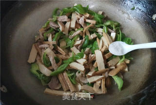 青椒豆干炒肉丝的做法步骤:7