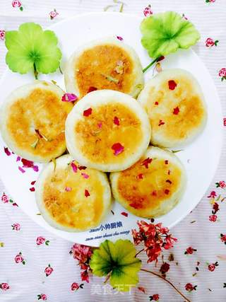 芝麻玫瑰月饼(电饼铛版)的做法步骤:6