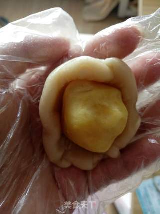 特别版蛋黄酥,绿豆蛋黄酥的做法步骤:8