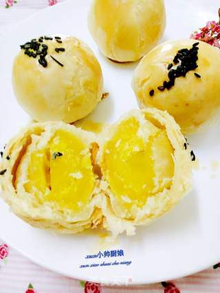 特别版蛋黄酥,绿豆蛋黄酥的做法步骤:10