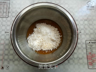 肉松果仁月饼的做法步骤:2