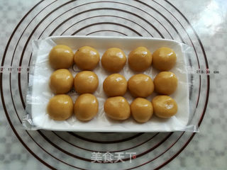 肉松果仁月饼的做法步骤:14