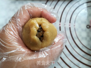 肉松果仁月饼的做法步骤:16