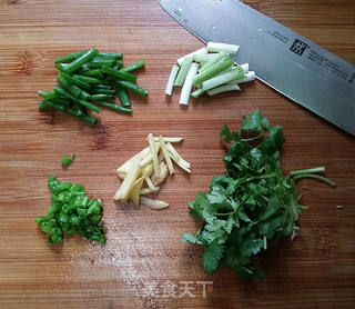 豆豉辣酱蒸秋刀鱼的做法步骤:2