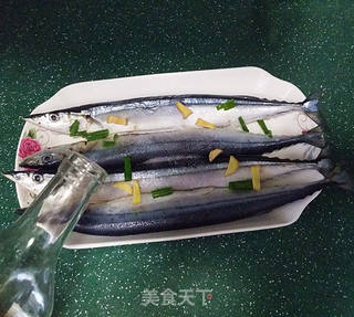豆豉辣酱蒸秋刀鱼的做法步骤:4