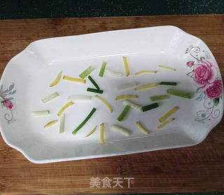 豆豉辣酱蒸秋刀鱼的做法步骤:5
