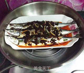 豆豉辣酱蒸秋刀鱼的做法步骤:9