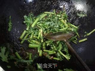 十分钟快手菜之豆瓣酱炒茼蒿的做法步骤:6