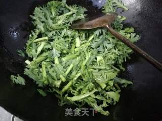 十分钟快手菜之豆瓣酱炒茼蒿的做法步骤:5