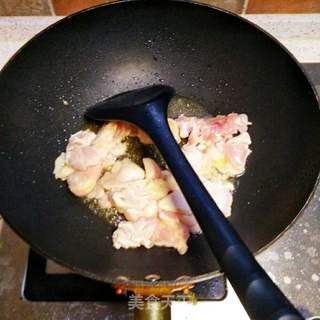 蘑菇炖鸡腿的做法步骤:2