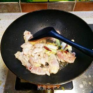 蘑菇炖鸡腿的做法步骤:3