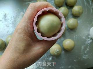 黑芝麻坚果月饼的做法步骤:9
