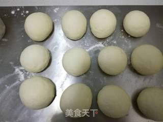 奶黄包的做法步骤:12