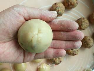 新手自制广式五仁月饼的做法步骤:10