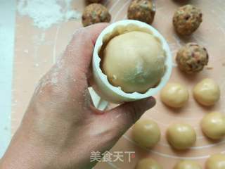 新手自制广式五仁月饼的做法步骤:11