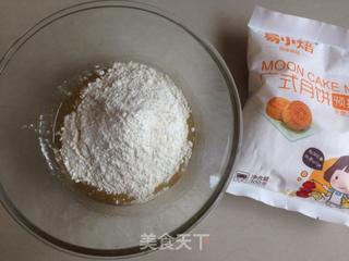 小鱼儿蔓越莓绿豆月饼的做法步骤:3