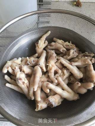 广式蒸凤爪的做法步骤:3
