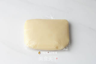 广式莲蓉蛋黄月饼的做法步骤:5