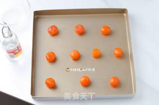 广式莲蓉蛋黄月饼的做法步骤:6