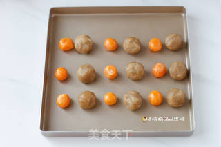 广式莲蓉蛋黄月饼的做法步骤:7
