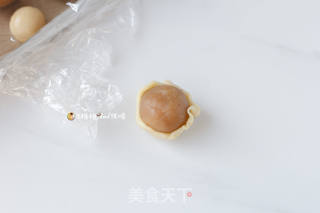 广式莲蓉蛋黄月饼的做法步骤:11
