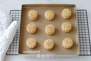 广式莲蓉蛋黄月饼的做法步骤:15