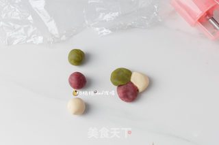 缤纷桃山皮月饼的做法步骤:5