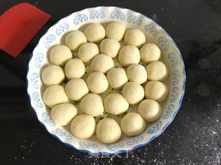 豆沙金钱小面包的做法步骤:12
