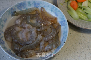 葱油灼时蔬虾的做法步骤:2