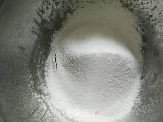 黑芝麻蛋黄月饼的做法步骤:3
