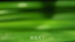 韭菜鸡蛋水饺的做法步骤:2