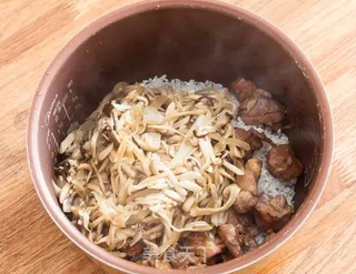 菌菇鸡肉煲仔饭的做法步骤:10